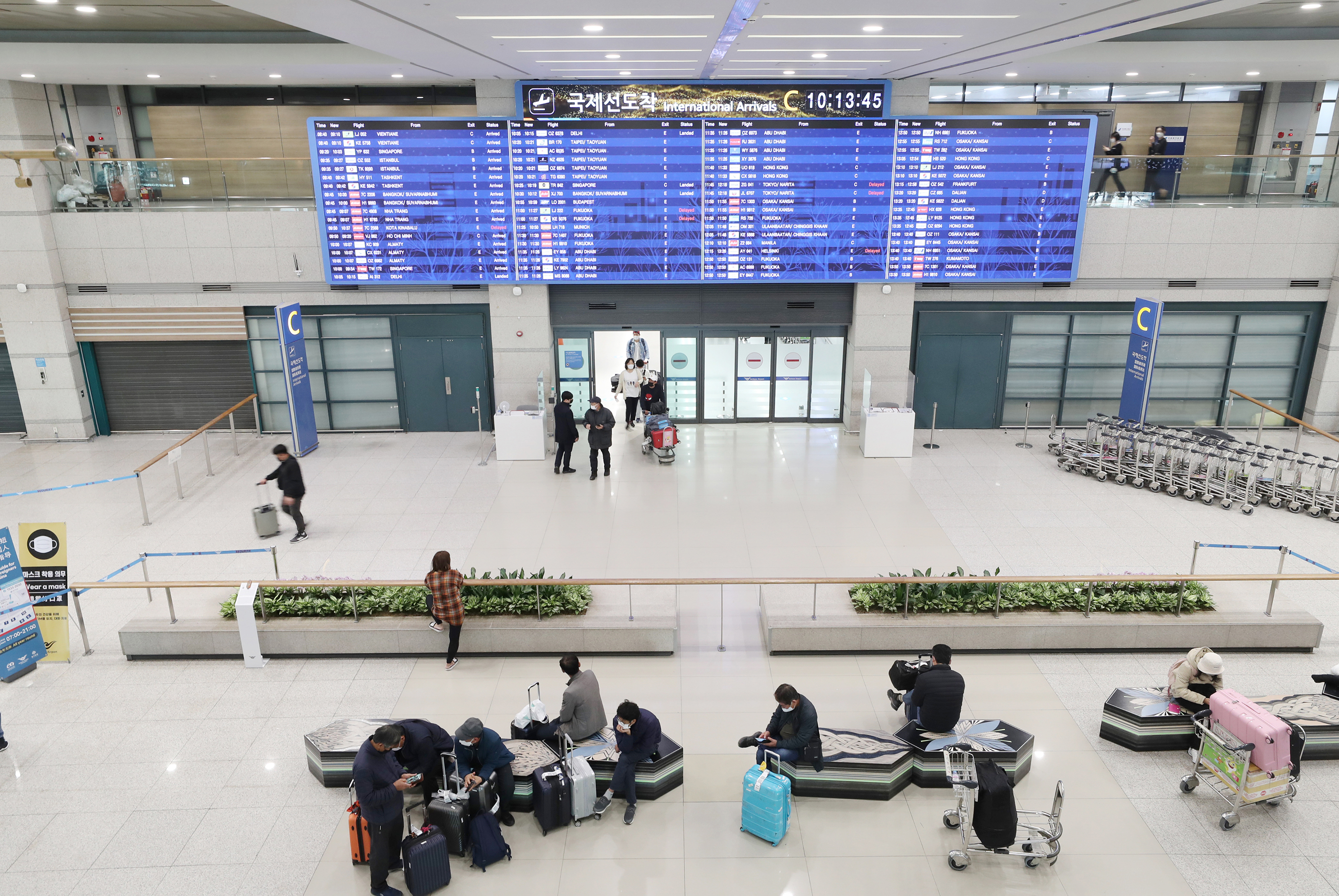 London Gatwick Replaces Paper Boarding Passes with Seamless Biometric E-Gates
